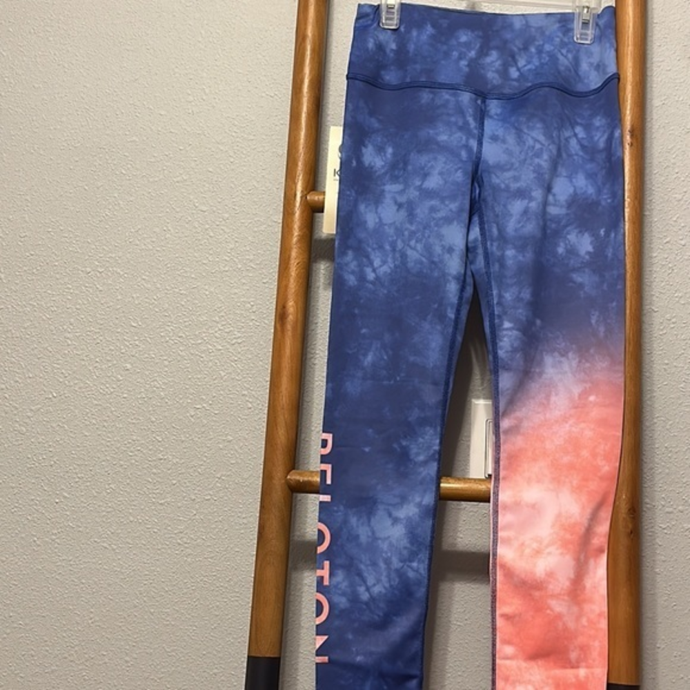 🌼 PELOTON sunset sunrise‎ tie dye ombré blue pink leggings Miami fit wear kali.
